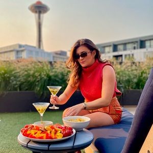 Wilfred Aritzia Sleeveless Sweater Small Womens Orange Wool Durandal Turtleneck